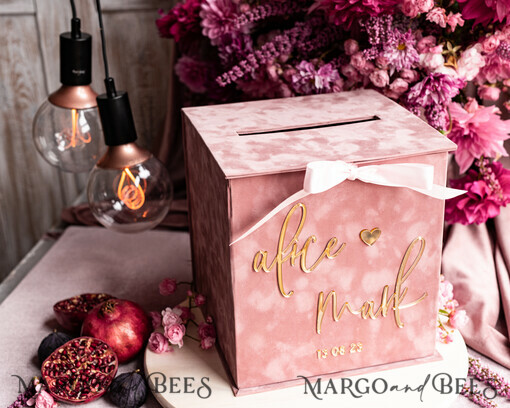 Pudełko na koperty  glamour Elegancka welurowa kopertówka ze złotymi napisami, pudrowo rózowy cieniowany welur, różowe pudełko na koperty ze złotymi napisami 